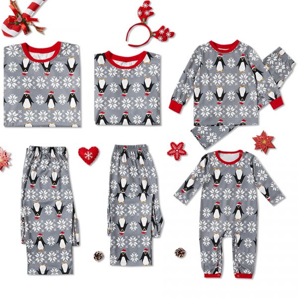Pijama pinguin pentru bebelusi cu maneca lunga si capse, model Craciun